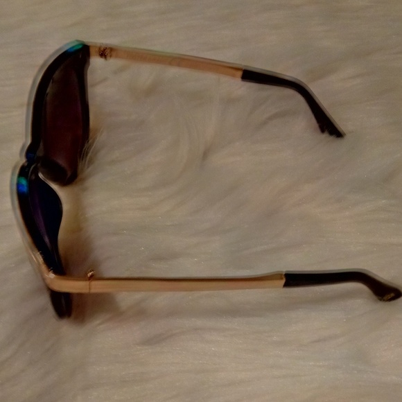 Sunglasses - Picture 4 of 4